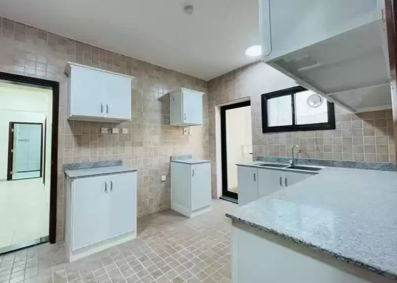 Residential Ready Property 2 Bedrooms U/F Apartment  for rent in Al Sadd , Doha #10763 - 1  image 